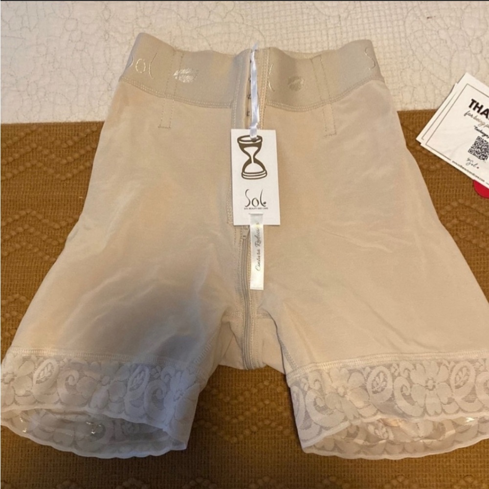 High Rise Hourglass Short - Mid-leg Shapewear Butt lifting shorts with sewing.